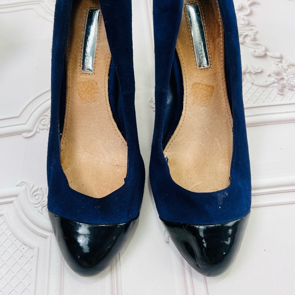 H BY HALSTON WOMEN'S BLUE SUEDE CAP TOE STILETTO PUMPS SIZE 7.5 M - Picture 5 of 7